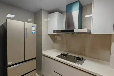 维多利亚湾南区（7-10）期 3室2厅2卫东南 精装