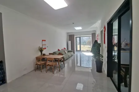 维多利亚湾南区（7-10）期 3室2厅2卫南 精装