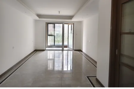 龙湖光年一期-云栖 3室2厅2卫南 精装