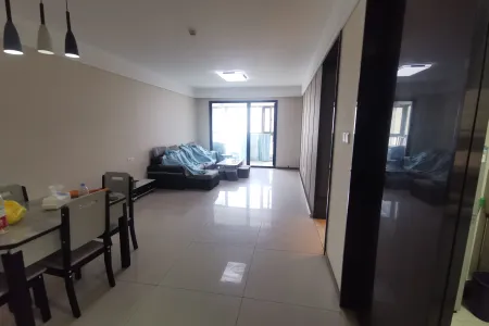 维多利亚湾南区（7-10）期 3室2厅2卫 南 精装