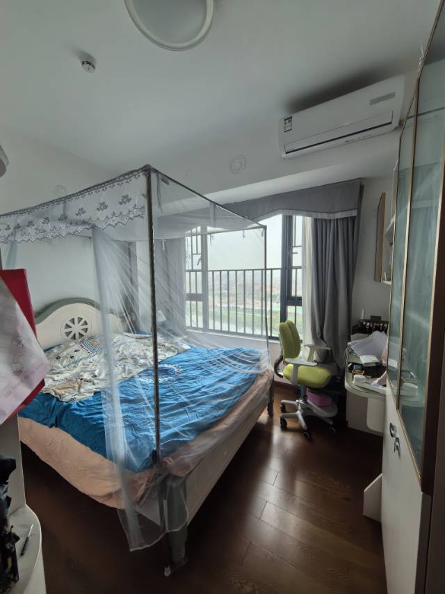 滨江一号A区 4室2厅2卫 360.0万 视频房