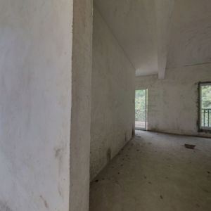 溢盈湖畔
