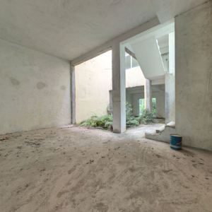 溢盈湖畔