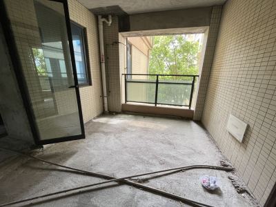 泊岸君庭235万元，性价比高