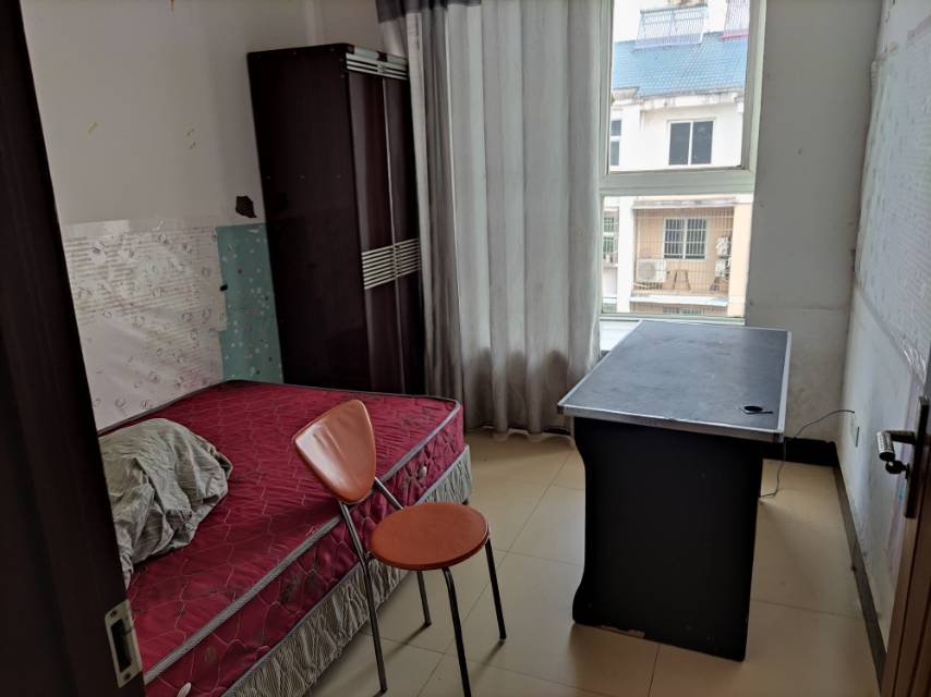 乘风小区，4房2厅2卫，151.79㎡，普装，33万元，新房联网（独家代理）