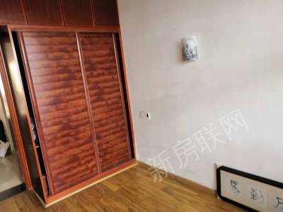 香榭丽景 3室2厅1卫 28万 南北通透,三证齐全,满两年