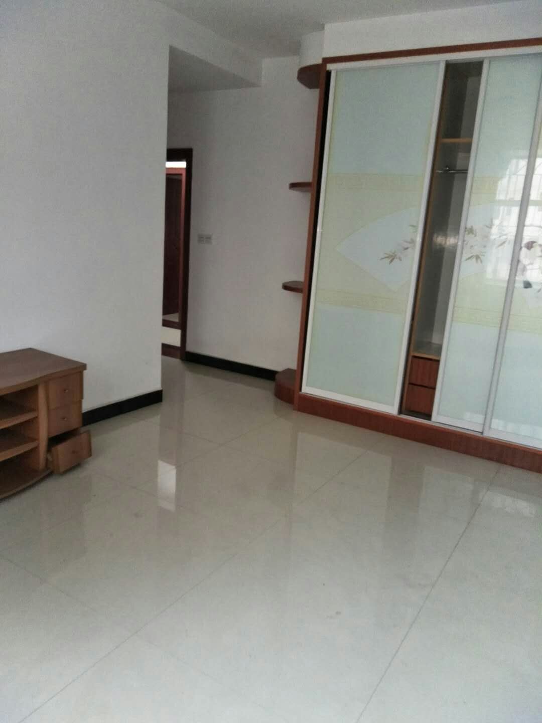 体育馆小区，4房2厅2卫，精装，1500.0元/月，新房联网（独家代理）