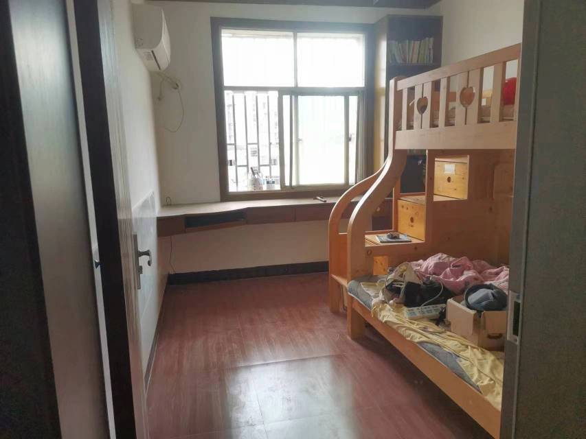 体育馆小区，3房2厅2卫，精装，1000.0元/月，新房联网（独家代理）