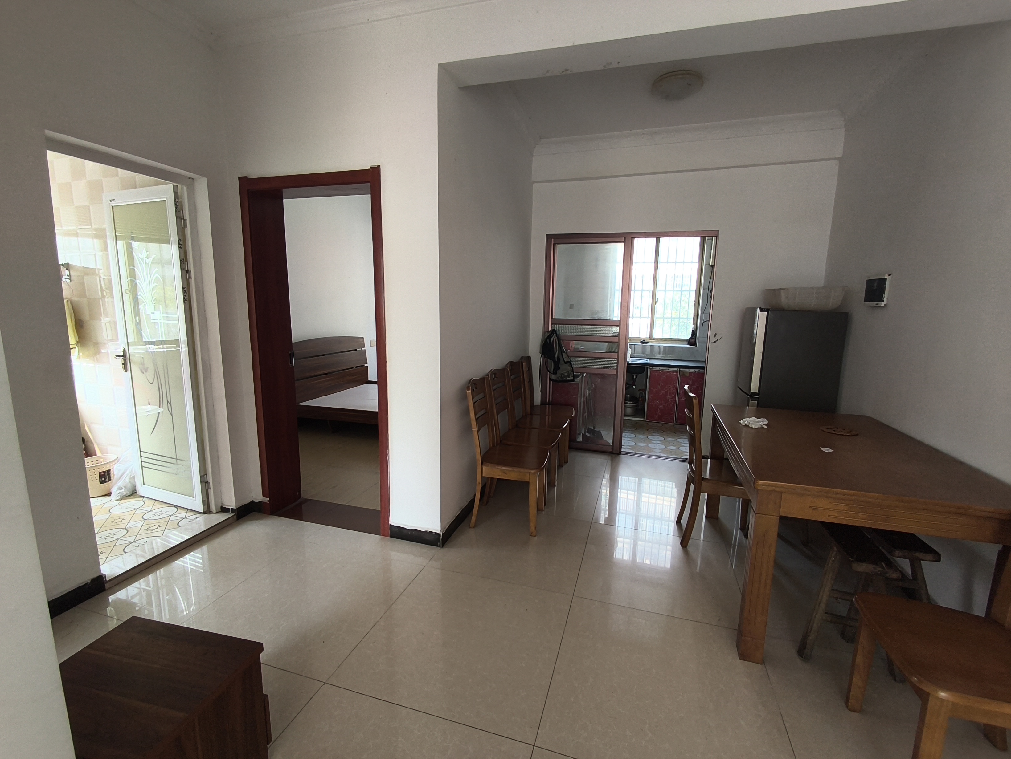 温馨家园，2房2厅1卫，中装，1000.0元/月，新房联网！