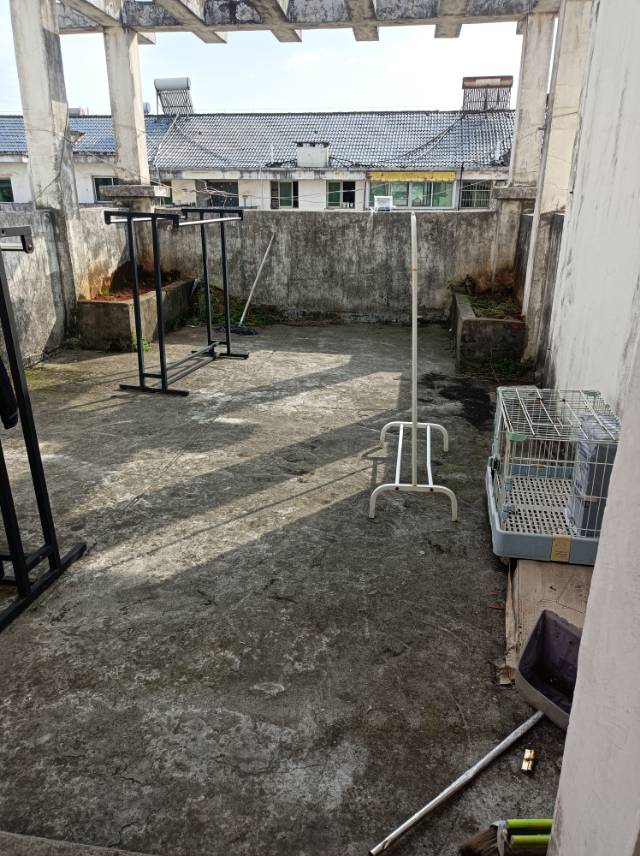 乘风小区，6房2厅2卫，208.0㎡，普装，50万元，新房联网（独家代理）