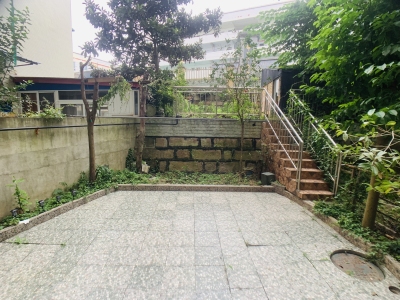 江岸山景