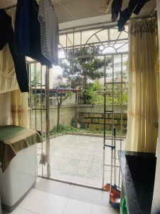 江岸山景