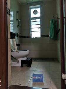 东港湾 三房 108.0㎡ 北 精装 售万 租1500.0元/月  