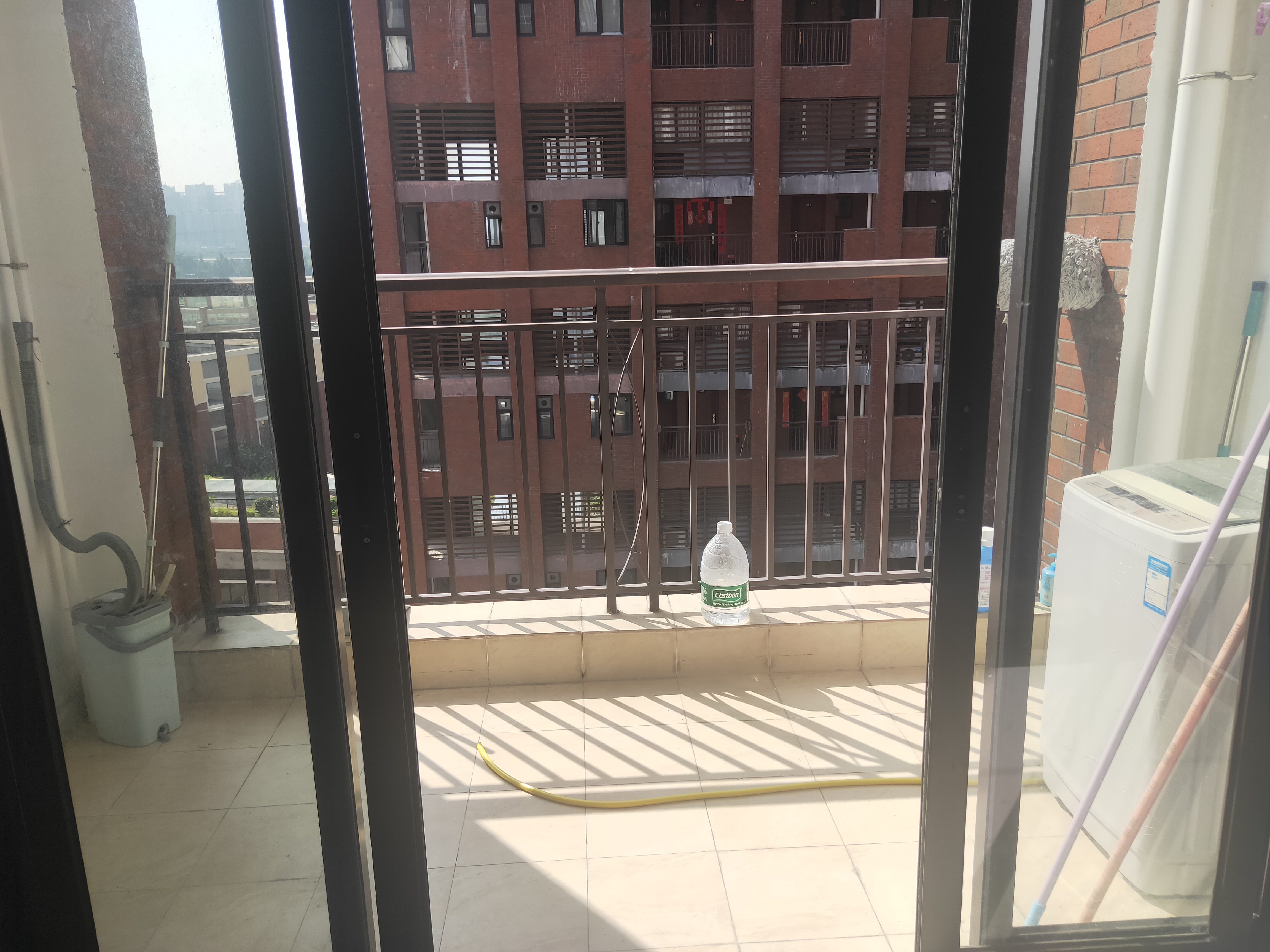 东方骏园 二房 43.0㎡   售68.0万 租1600.0元/月  