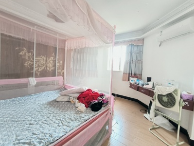 裕港豪庭一期 3室2厅2卫 2200.0元/月 满五年,唯一住房