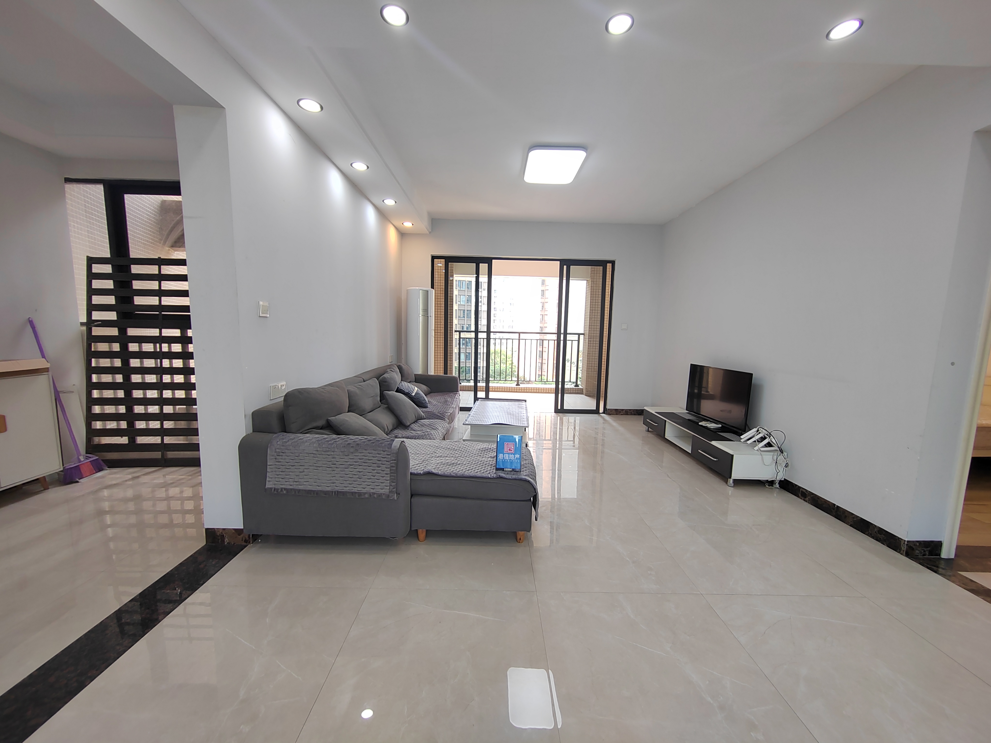 保利国际三期3室2厅2卫 121.92m²亮点77万