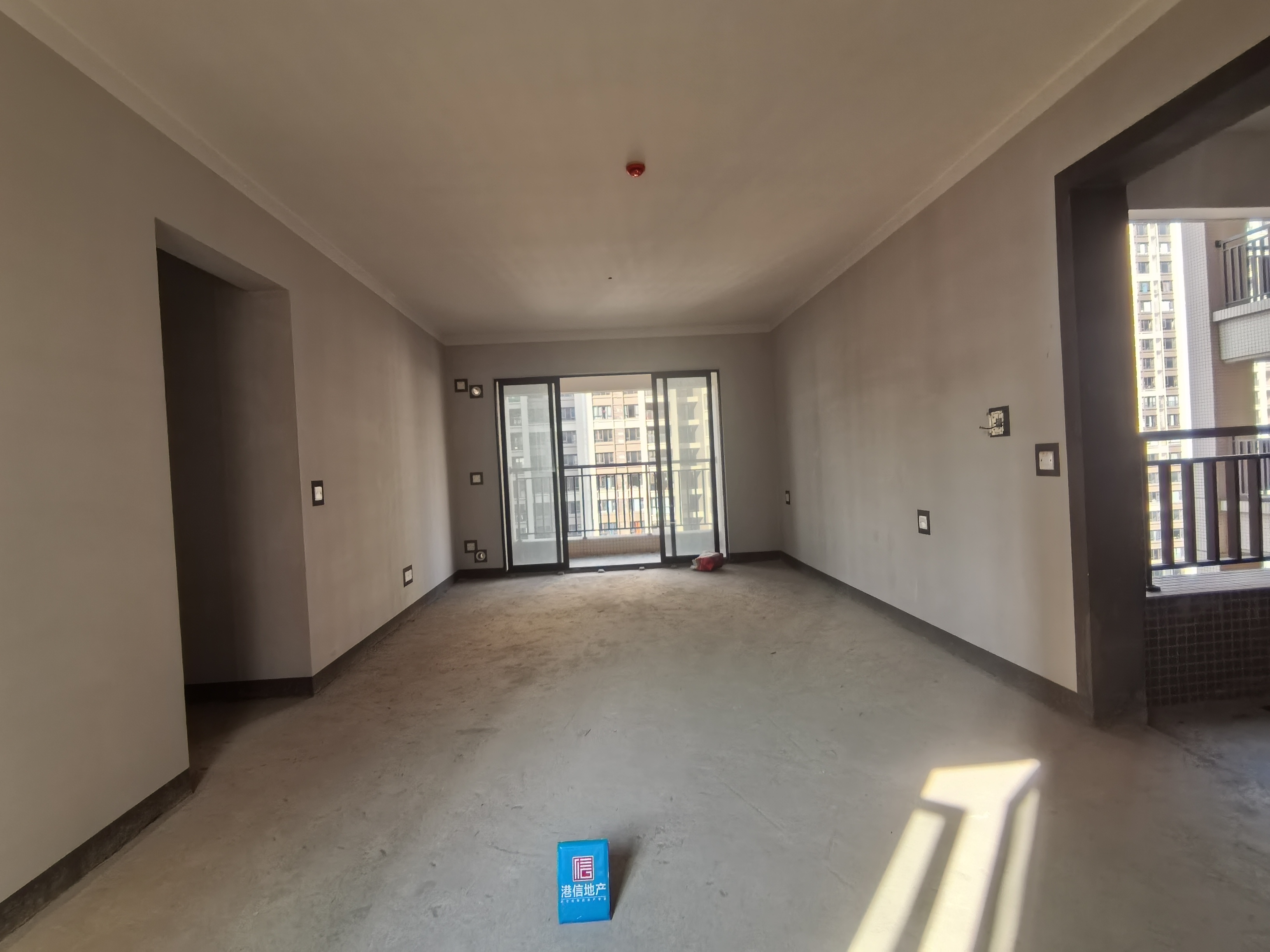 保利国际四期 3房2厅2卫 82万 视频房