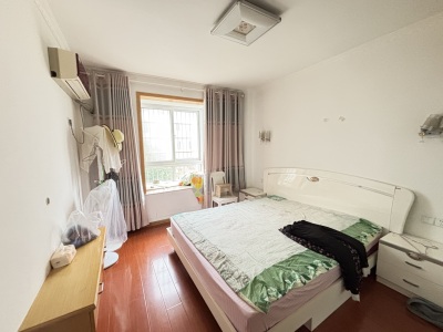 三华新城A区 3室2厅1卫 1200.0元/月 南北通透,性价比高,好景观,家电齐全