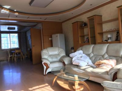 五一小区 3室2厅1卫 1,500元/月 采光充足