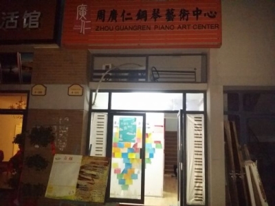 紧邻地铁口,凤凰城风情商业街，稀缺小房型双南房