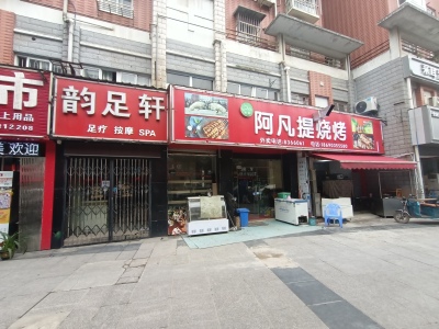 万豪白领一期 临街商铺 120000.0元/年 繁华地段,转角旺铺