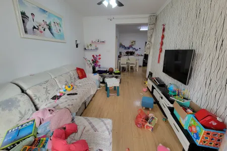 新里城观澜苑 2室2厅1卫 2,200元/月 满两年