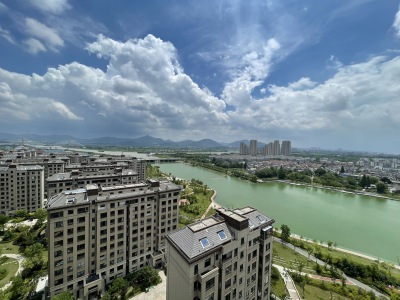新华御府3房2厅1卫南毛坯真实好房