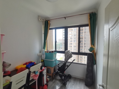 朝辉东方城二区 4室2厅2卫 79万 南北通透,VR房,视频房,三证齐全,满五唯一