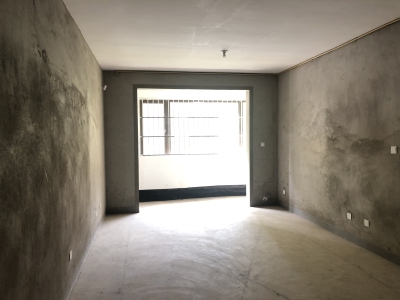 春江明月 3室2厅2卫 1,000元/月 繁华地段