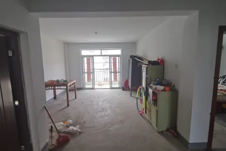 三华新城C区 2室2厅1卫 30万 南北通透,采光充足,沿河景观