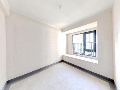 融创金地童话森林 3室2厅1卫 130万元 南北通透,业主急售,三证齐全
