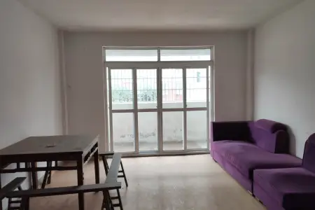 三华新城D区 2房1厅1卫 800元/月 南北通透,三证齐全