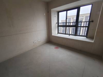 昌建融创枫丹壹号 3室2厅2卫 600元/月 南北通透,采光充足