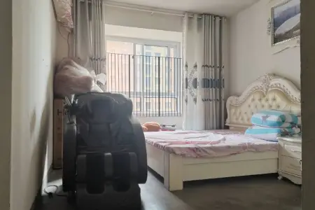 琥珀新天地西苑(巢湖)4房2厅2卫南北毛坯真实好房