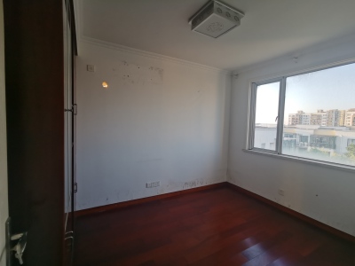 凤凰城北岛水晶居 3室2厅2卫 98万元 南北通透,业主急售,好景观