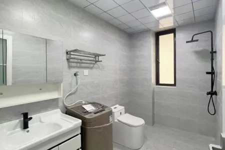 华仑熙华府 4室2厅2卫 1,600元/月 南北通透,家电齐全,采光充足