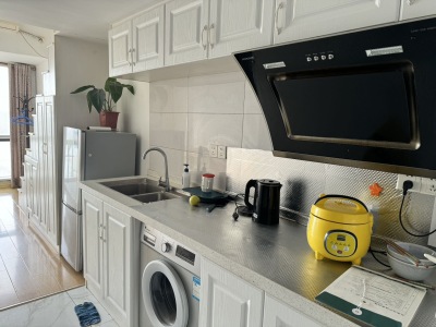 圳秀国际金湖湾二期 1室1厅0卫 1,300元/月 南北通透,家电齐全