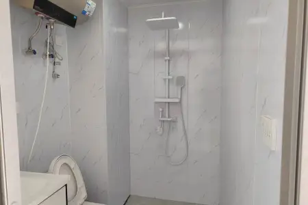 紧邻地铁口,中央城财富街，稀缺小房型双南房