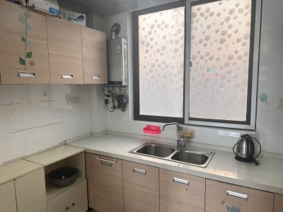 大桥新城 2室2厅0卫 1,500元/月 南北通透,家电齐全