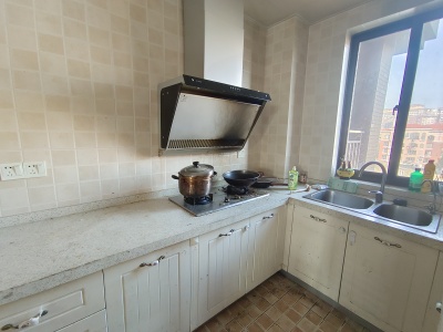 东方明珠四村 3室2厅1卫 1,500元/月 南北通透,采光充足,三证齐全