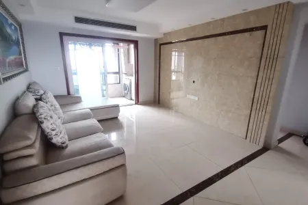 东紫园 3室2厅1卫 2,000元/月 南北通透,满两年,采光充足