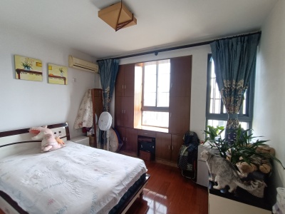 雅园小区4室2厅2卫南北精装真实好房