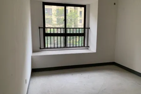 融创玉兰公馆 4室2厅2卫 91.5万 采光充足