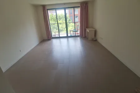 东方红郡 4室2厅2卫 2000.0元/月 三证齐全,南北通透,采光充足