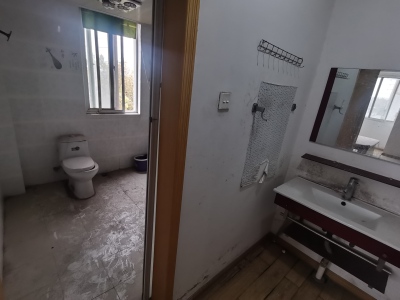 银湖·波尔卡国际花园 3室2厅1卫 1,700元/月 南北通透,学区房,满两年