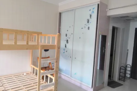 紧邻地铁口,中央城C区，稀缺小房型双南房