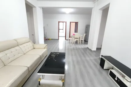 融创玉兰公馆 3室2厅1卫 1,700.0元/月 南北通透,采光充足