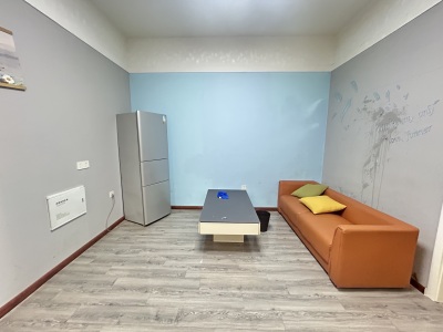 东方广场 2室2厅1卫 1,580元/月 南北通透,业主急售,赠送面积