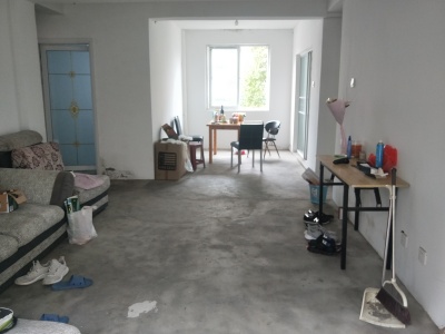 龙湖新城一期B区3室2厅1卫南简装真实好房