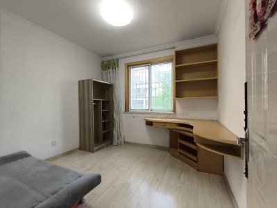 BOBO城F区 3室2厅1卫 1,700元/月 南北通透,三证齐全,满两年